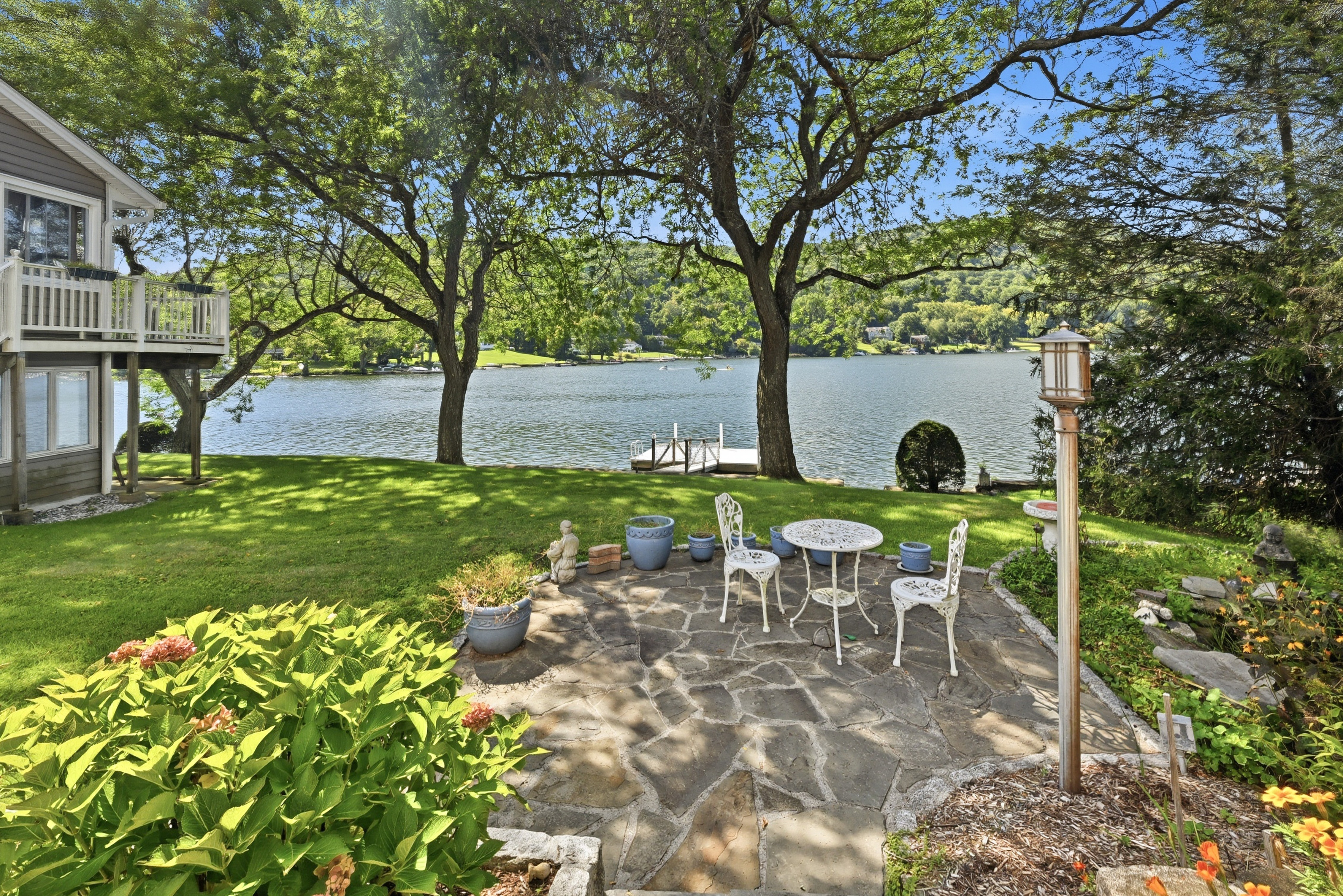  Dual-Home Private Estate with Sweeping Sunset Views on Candlewood Isle - 物件實景
