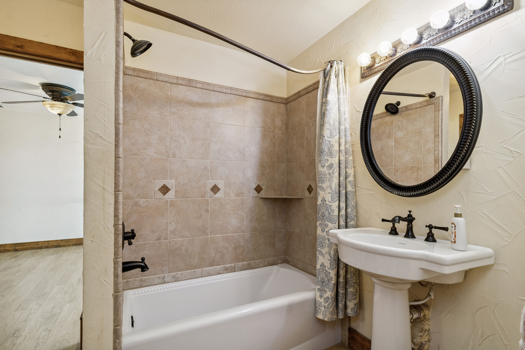 Mabank, Texas, 75147, United States, 2 Bedrooms Bedrooms, ,3 BathroomsBathrooms,Residential,For Sale,1989004