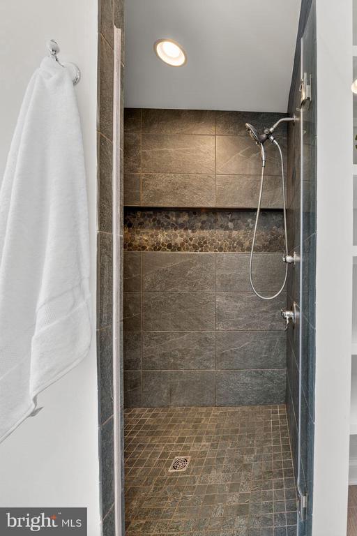 Arlington, Virginia, 22213, United States, 5 Bedrooms Bedrooms, ,5 BathroomsBathrooms,Residential,For Sale,1982488