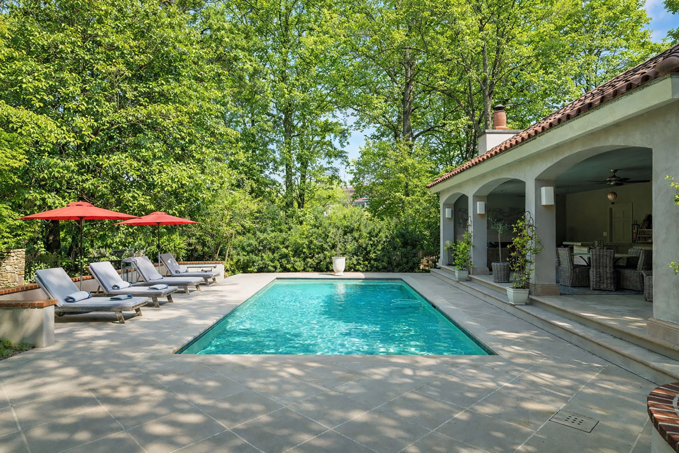  Timeless Ardmore Park Home Blends Classic Charm with Custom Renovations - 物件實景