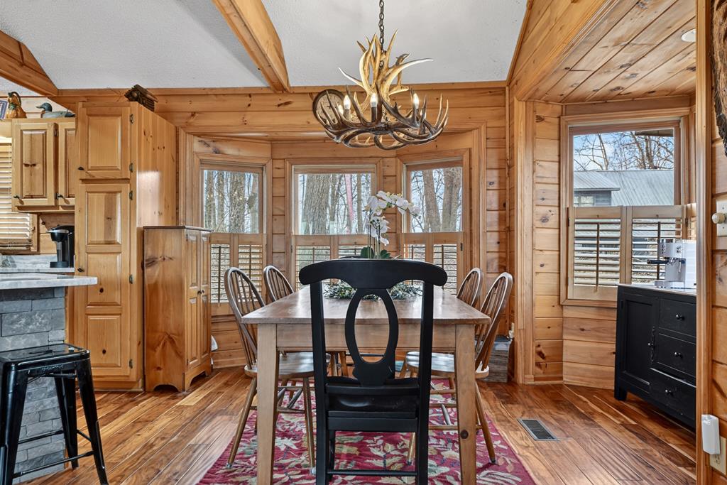 Ellijay, Georgia, 30536, United States, 4 Bedrooms Bedrooms, ,3 BathroomsBathrooms,Residential,For Sale,2003227