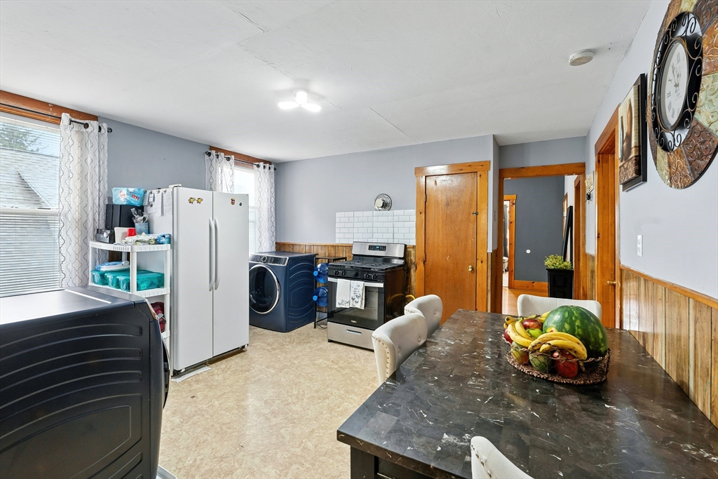 Worcester, Massachusetts, 01603, United States, 9 Bedrooms Bedrooms, ,3 BathroomsBathrooms,Residential,For Sale,1927945