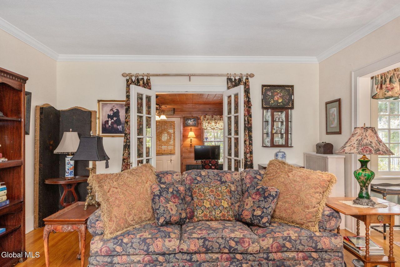 Niskayuna, New York, 12309, United States, 5 Bedrooms Bedrooms, ,3 BathroomsBathrooms,Residential,For Sale,1988361