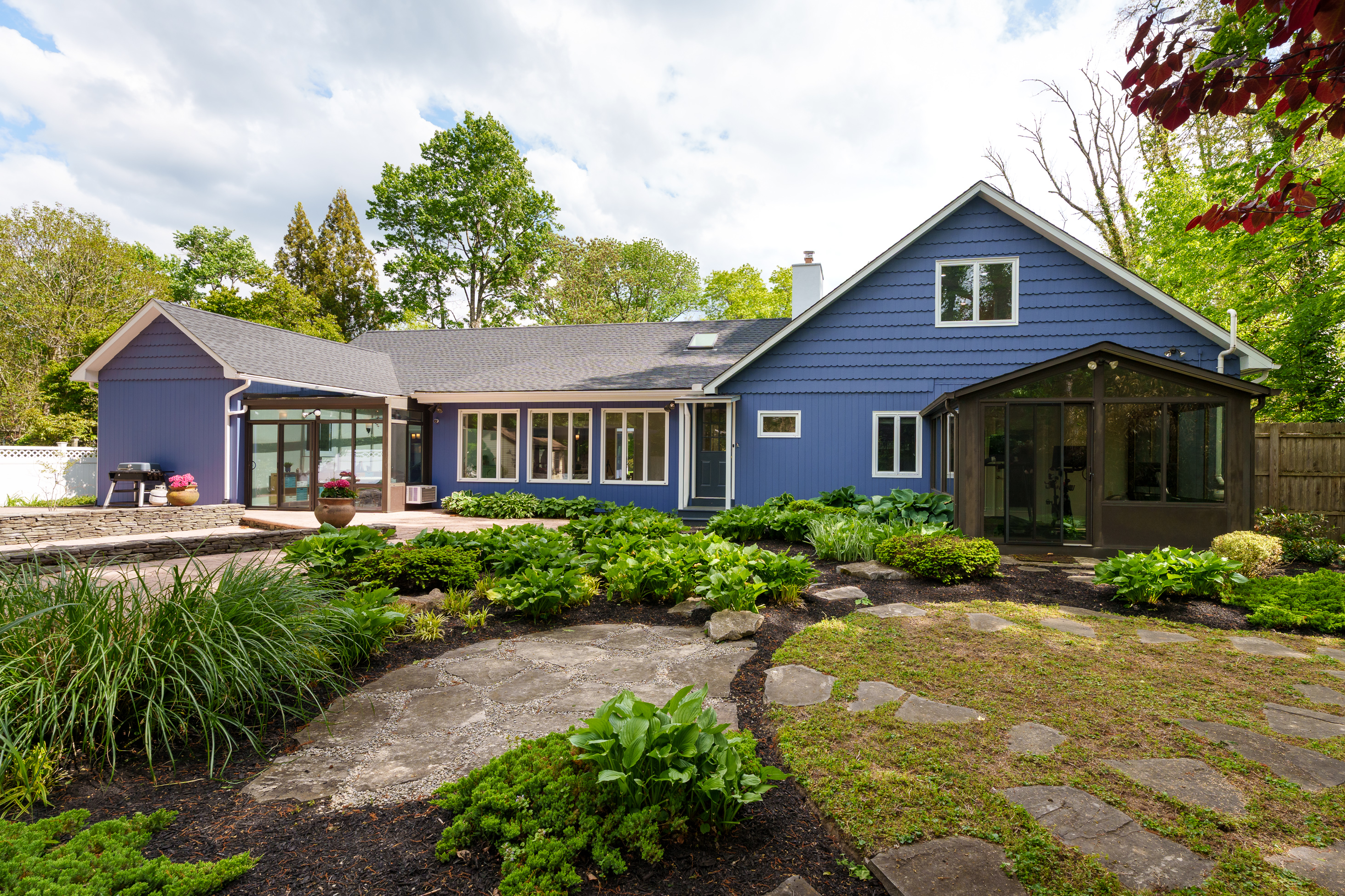  Coveted Western Section Mid-Century Modern Home with an Adaptable Floor Plan - 物件實景
