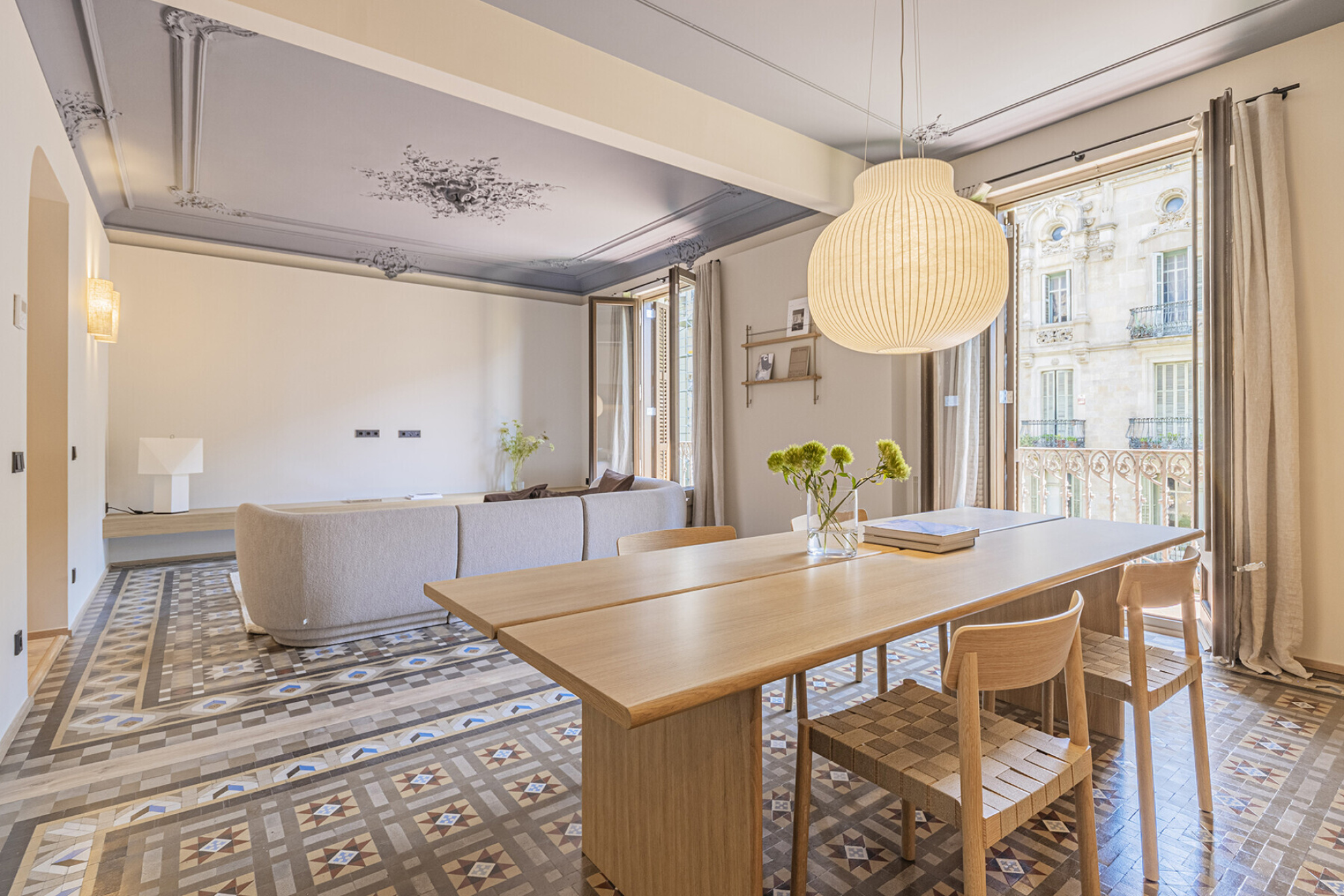  Modernist flat in Eixample with premium finishes in the Quadrat d