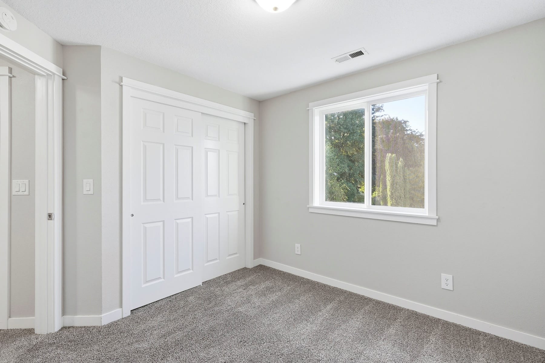  22335 SW MARTINAZZI AVE Tualatin, OR 97062 - 物件實景