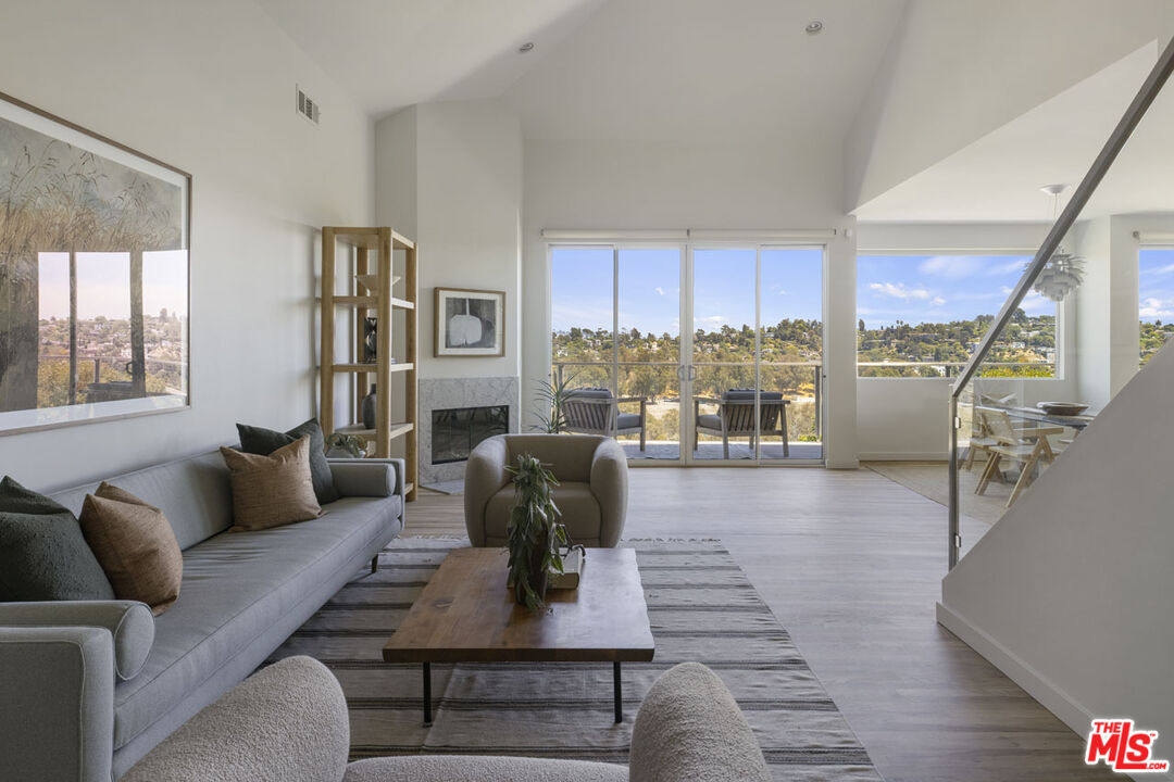 Los Angeles, California, 90039, United States, 3 Bedrooms Bedrooms, ,4 BathroomsBathrooms,Residential,For Sale,1934382
