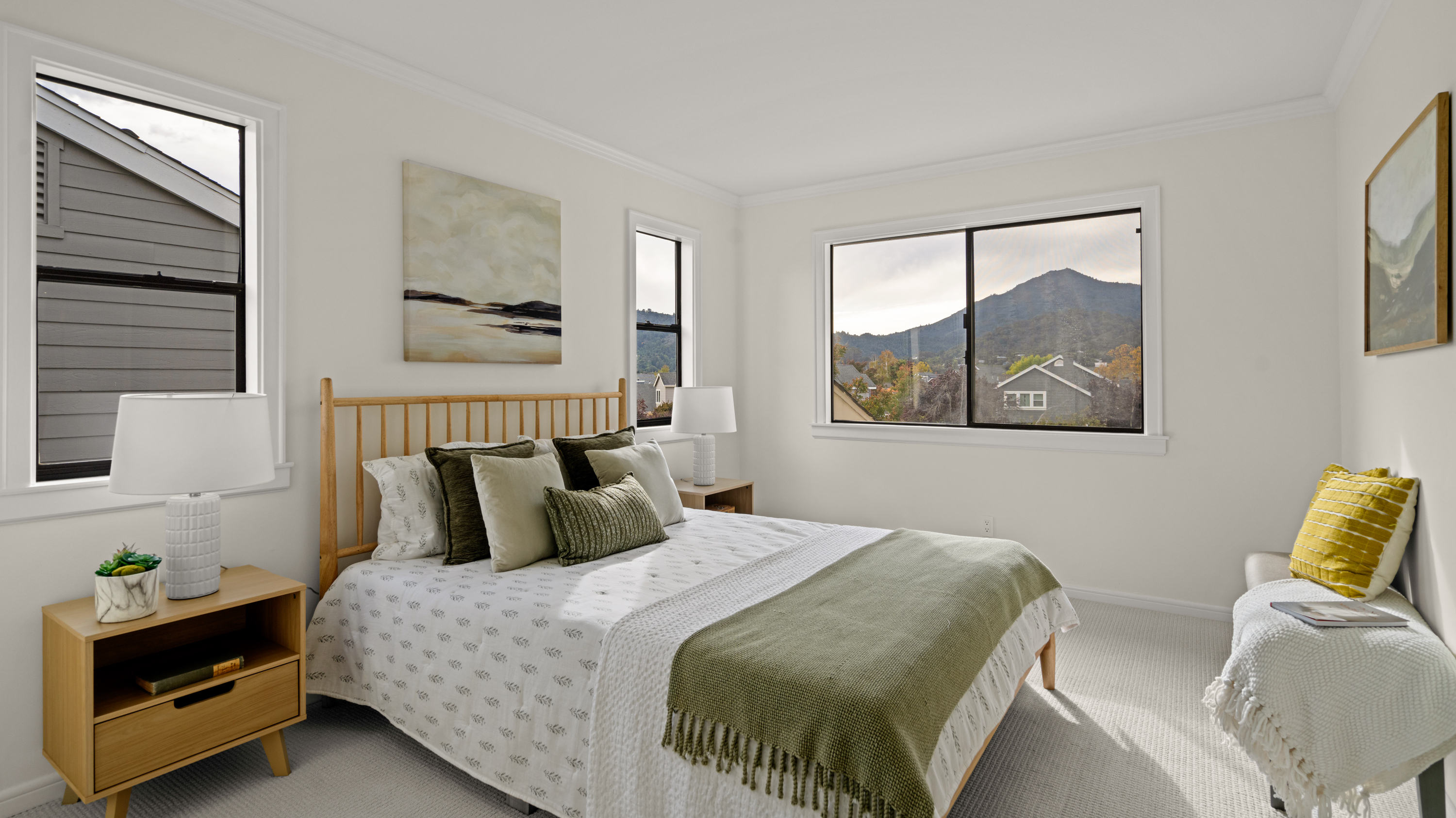  Rare End-Unit Retreat With Views - 物件實景
