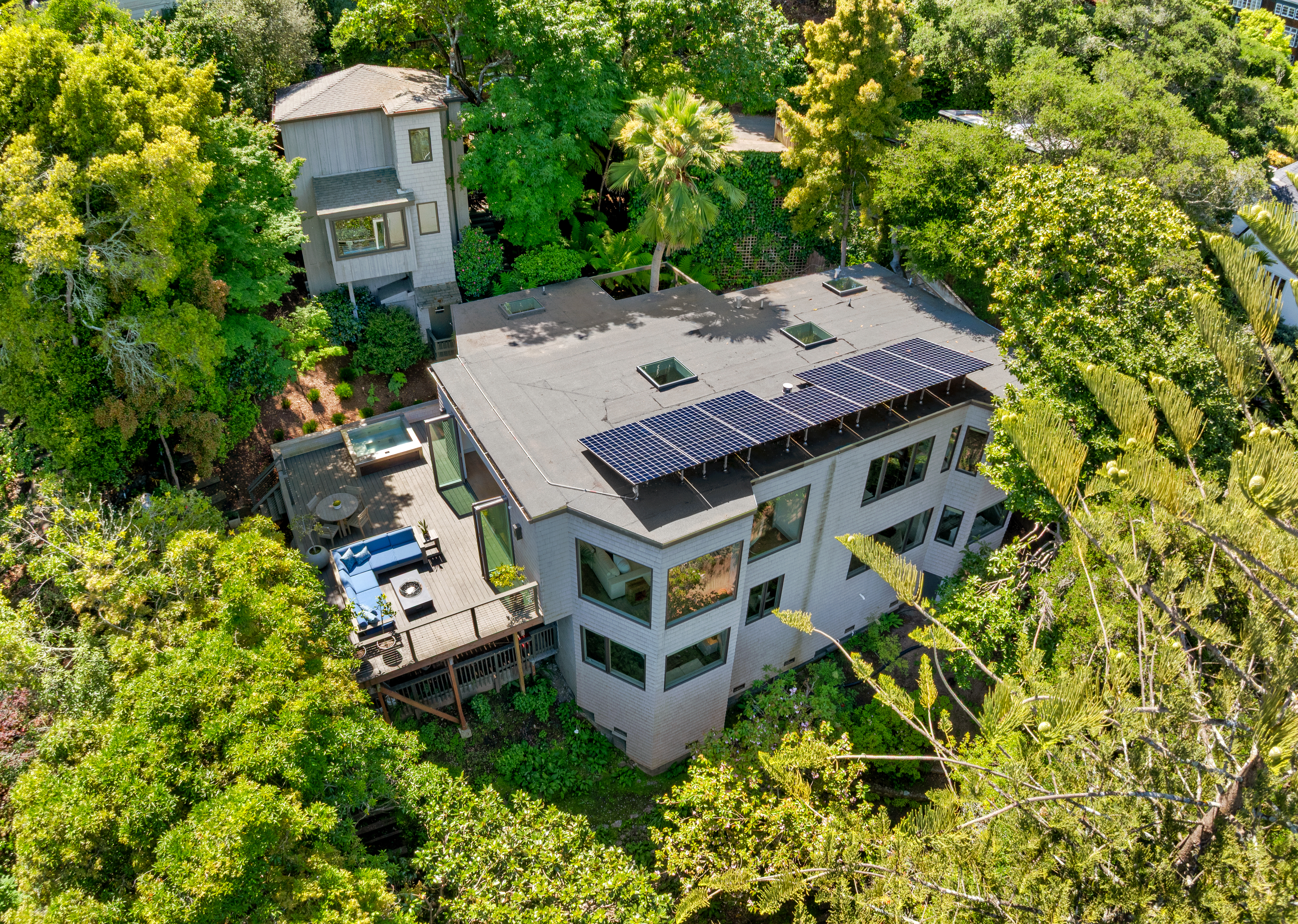 Coastal Living on Coveted Beach Road - 物件實景