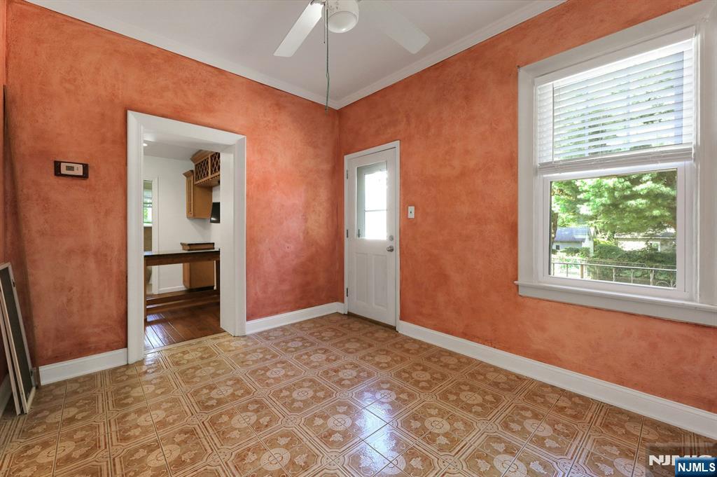 Leonia, New Jersey, 07605, United States, 5 Bedrooms Bedrooms, ,4 BathroomsBathrooms,Residential,For Sale,1934270