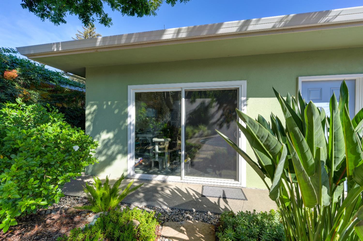 Sacramento, California, 95819, United States, 3 Bedrooms Bedrooms, ,2 BathroomsBathrooms,Residential,For Sale,1987598