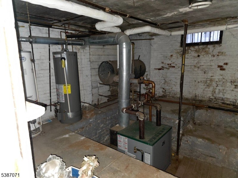 Newark City, New Jersey, 07104-1530, United States, 8 Bedrooms Bedrooms, ,5 BathroomsBathrooms,Residential,For Sale,1977371