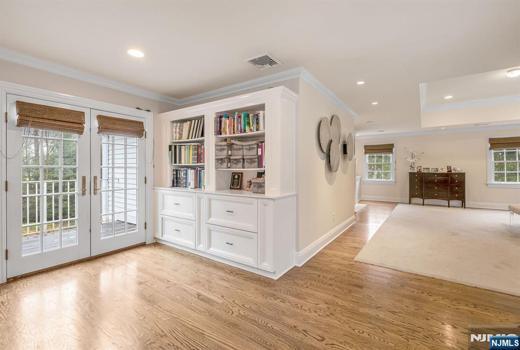 Tenafly, New Jersey, 07670, United States, 6 Bedrooms Bedrooms, ,5 BathroomsBathrooms,Residential,For Sale,1743574