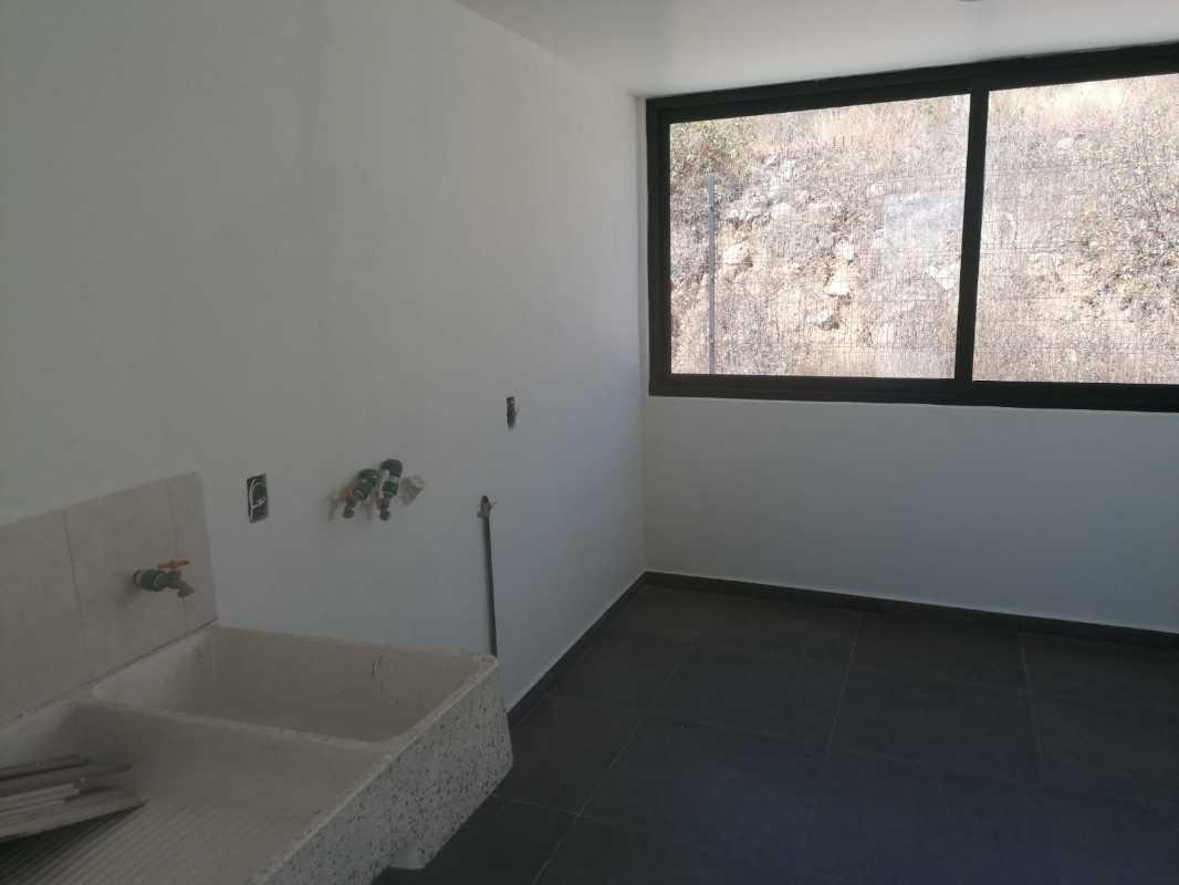 Fracc. Moncayo, Atizapán de Zaragoza, Estado de México, 52930, Mexico, 3 Bedrooms Bedrooms, ,3 BathroomsBathrooms,Residential,For Sale,Fracc. Moncayo,1443797