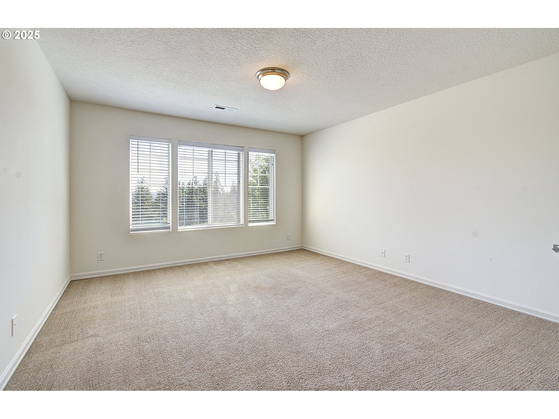 Washougal, Washington, 98671, United States, 3 Bedrooms Bedrooms, ,2 BathroomsBathrooms,Residential,For Sale,1890933