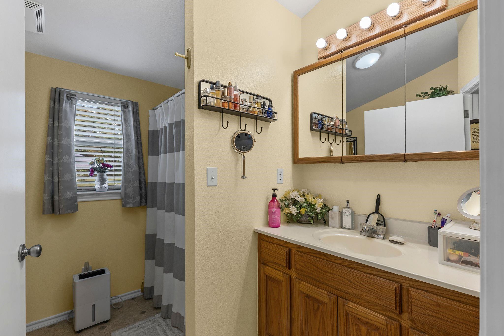 Campbell, Texas, 75422, United States, 4 Bedrooms Bedrooms, ,3 BathroomsBathrooms,Residential,For Sale,1983452