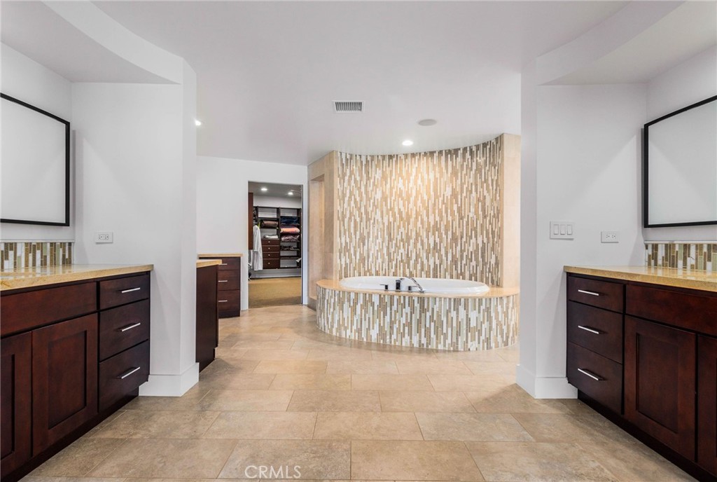 Canyon Lake, California, 92587, United States, 6 Bedrooms Bedrooms, ,5 BathroomsBathrooms,Residential,For Sale,1872277