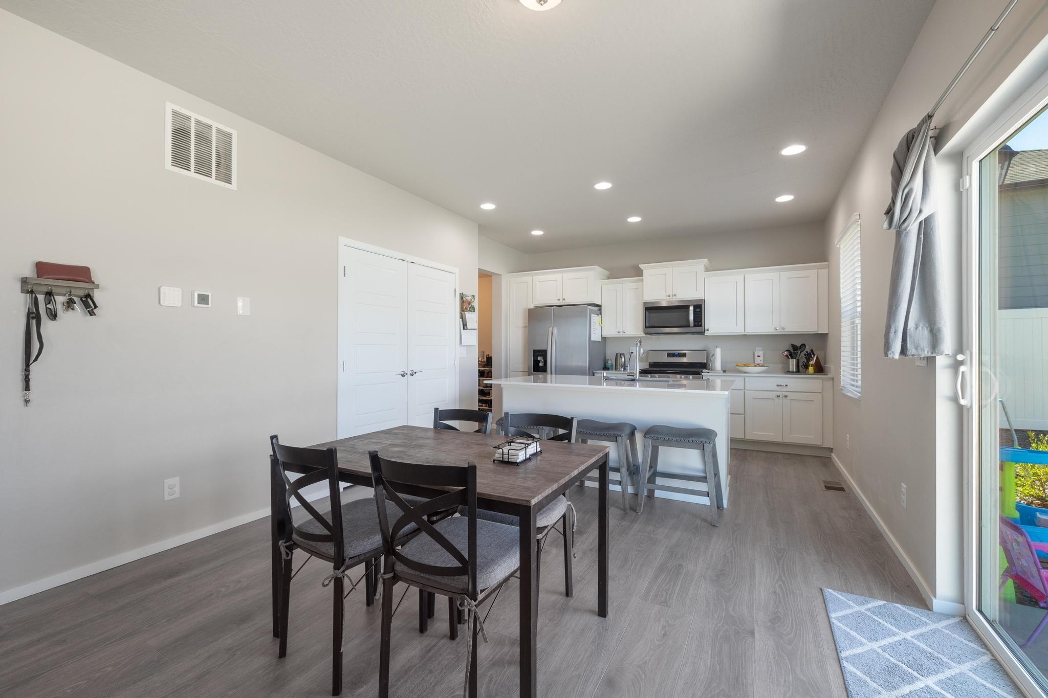 Spokane Valley, Washington, 99037, United States, 4 Bedrooms Bedrooms, ,3 BathroomsBathrooms,Residential,For Sale,1786142