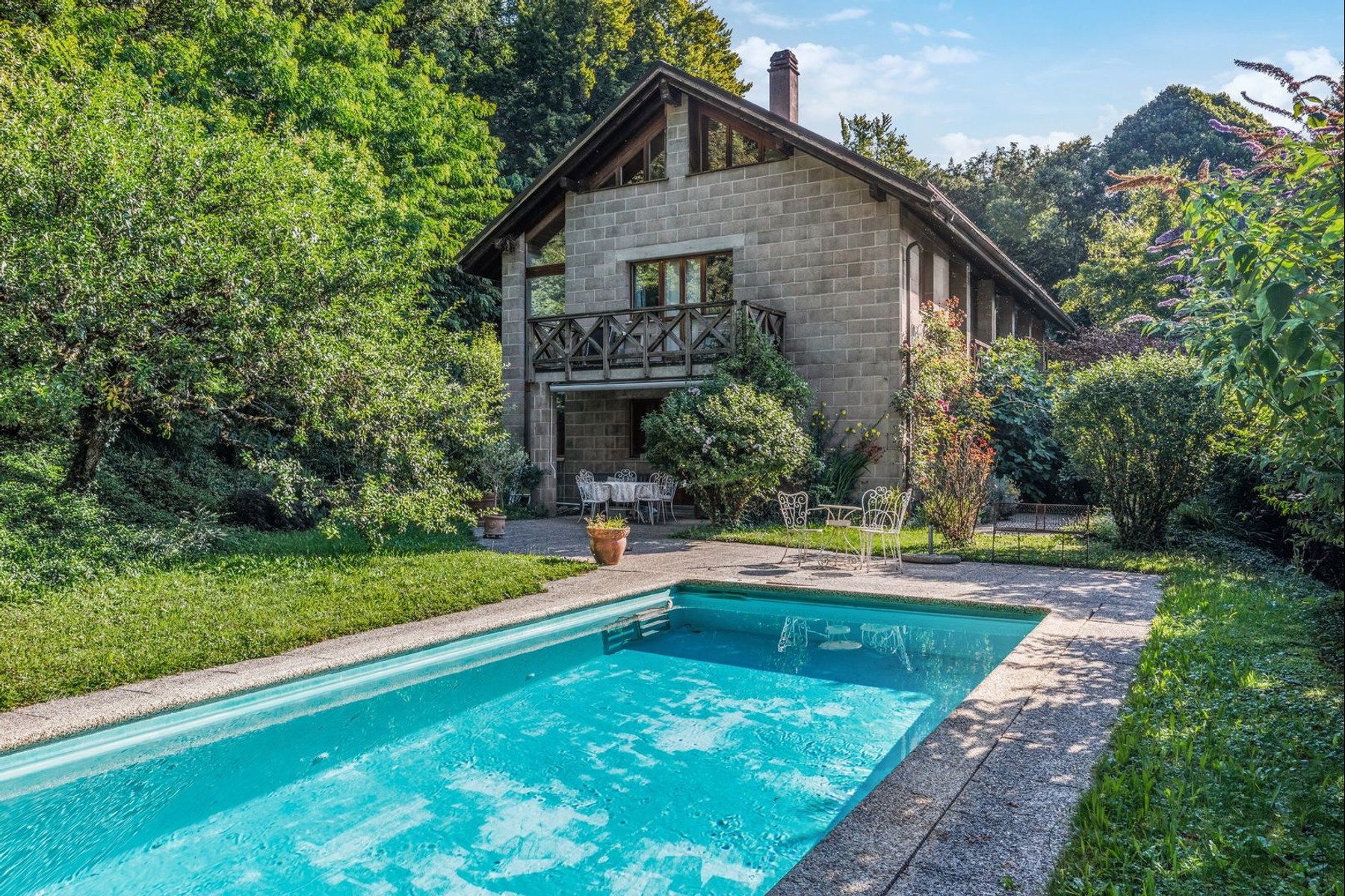  HOUSE WITH POOL IN A BUCOLIC SETTING OVERLOOKING THE LAKE AND ALPS - 物件實景