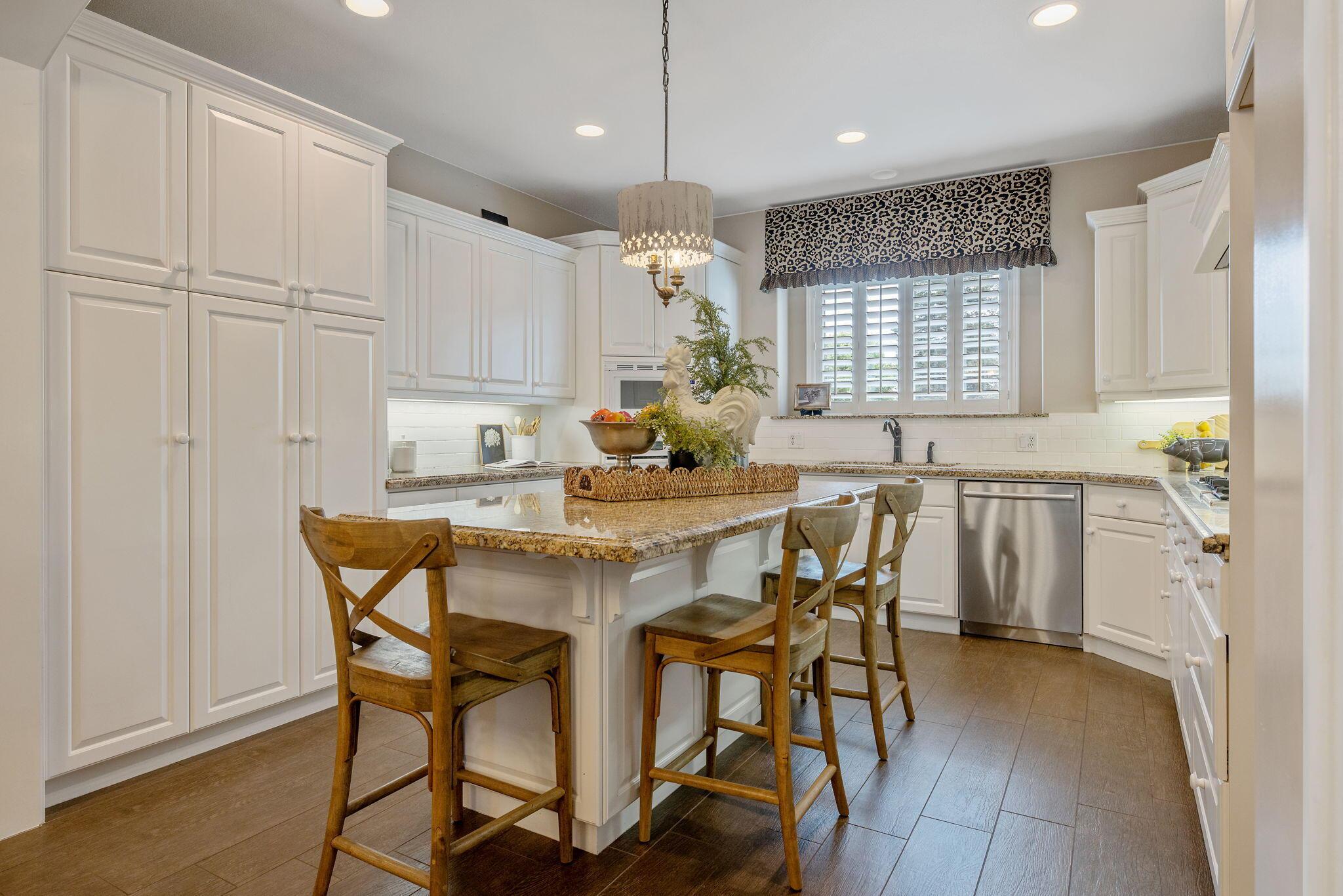 Visalia, California, 93277, United States, 3 Bedrooms Bedrooms, ,2 BathroomsBathrooms,Residential,For Sale,2048559