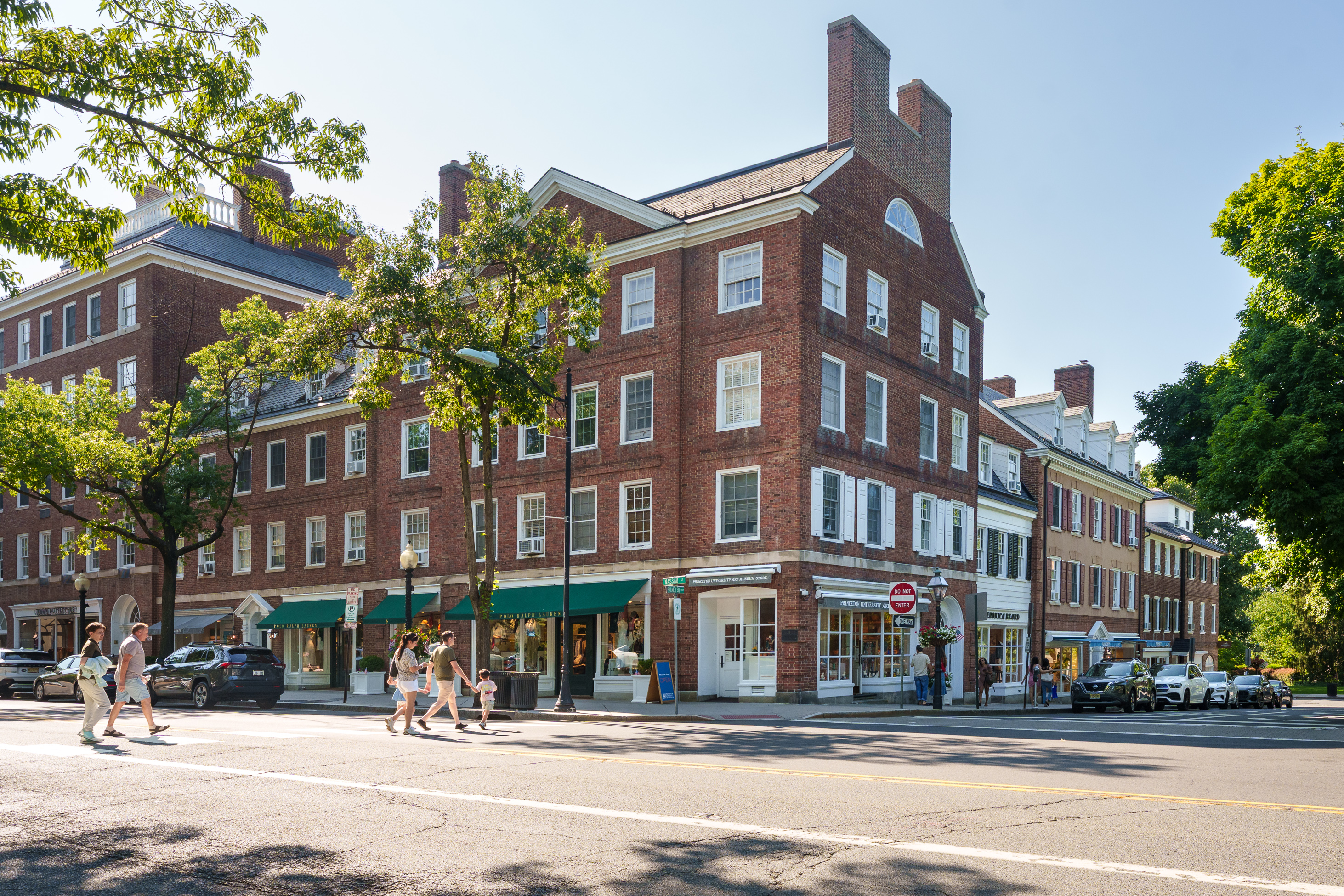  Surprisingly Spacious and Smartly Updated on Palmer Square - 物件實景