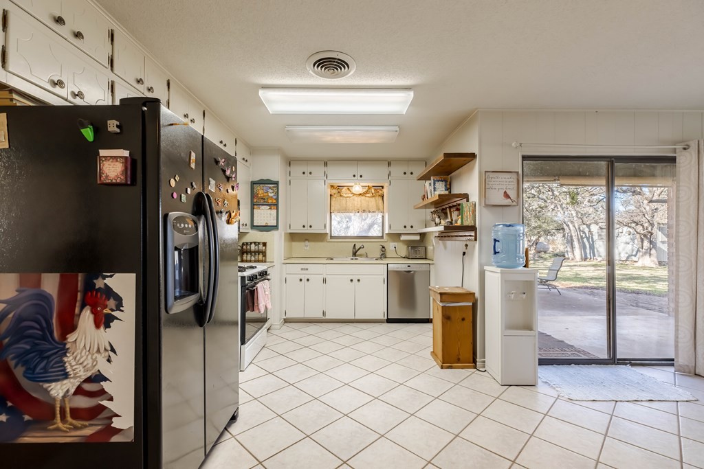 Fredericksburg, Texas, 78624, United States, 3 Bedrooms Bedrooms, ,2 BathroomsBathrooms,Residential,For Sale,1921843
