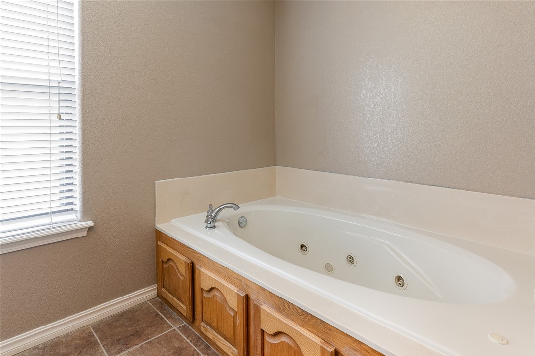 Huntsville, Arkansas, 72740, United States, 3 Bedrooms Bedrooms, ,4 BathroomsBathrooms,Residential,For Sale,1907713