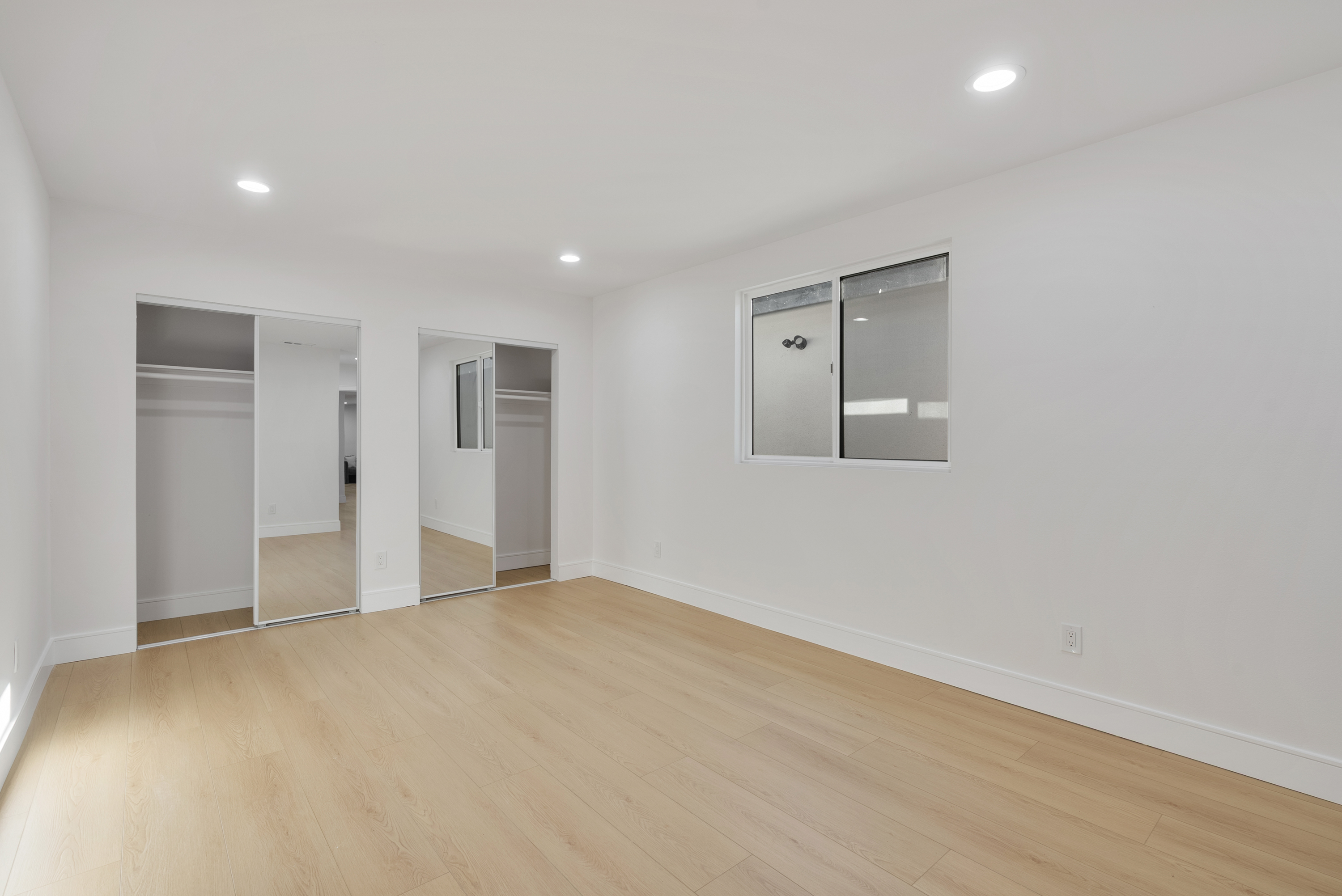  2706  S Cochran Ave - 物件實景