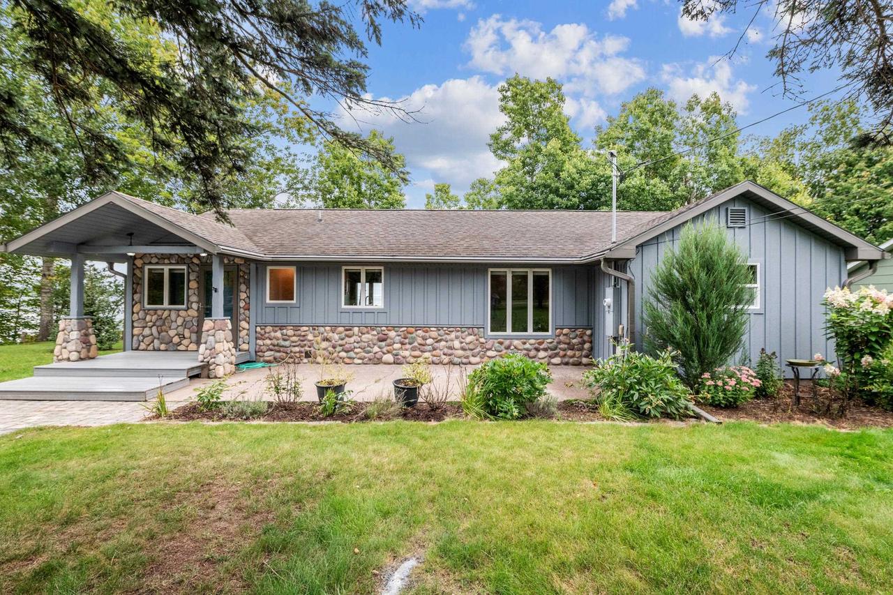 Washburn, Wisconsin, 54891, United States, 3 Bedrooms Bedrooms, ,1 BathroomBathrooms,Residential,For Sale,1960790