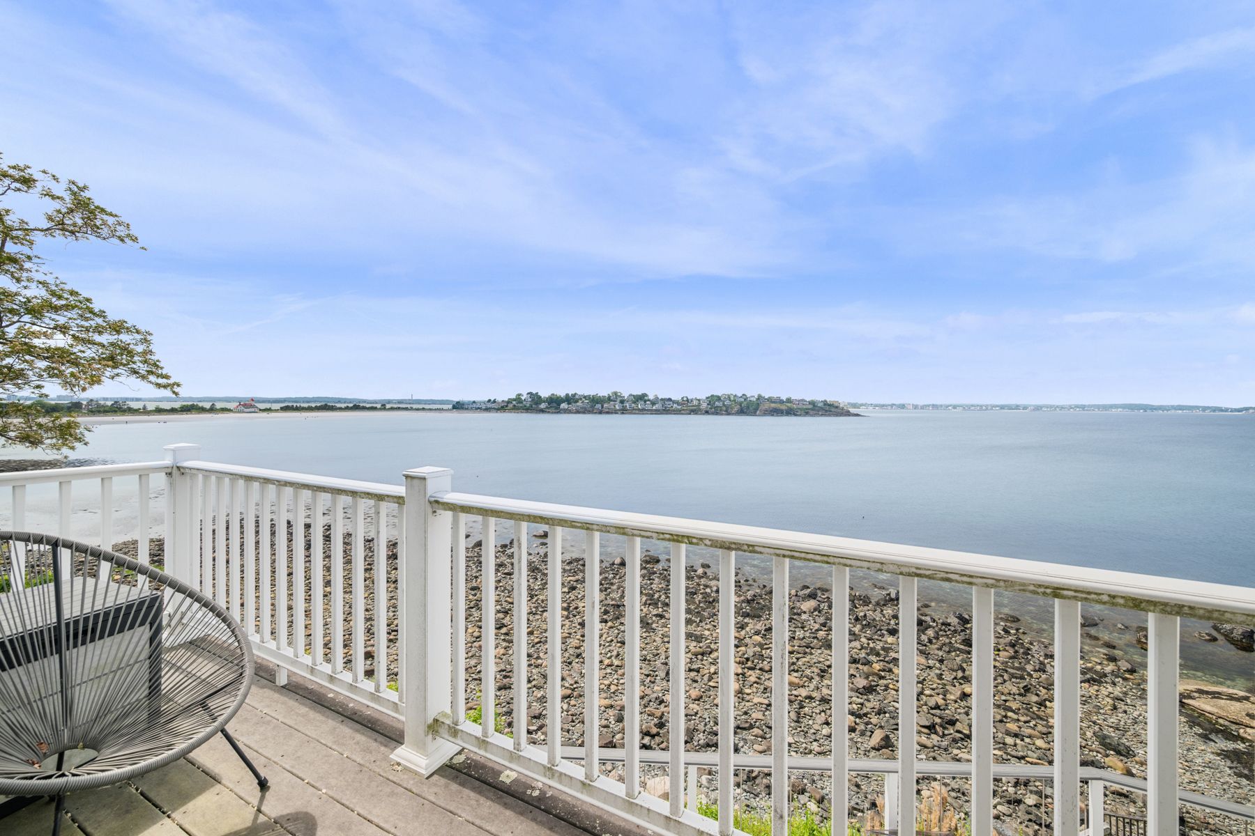  Unique Waterfront Home - 物件實景