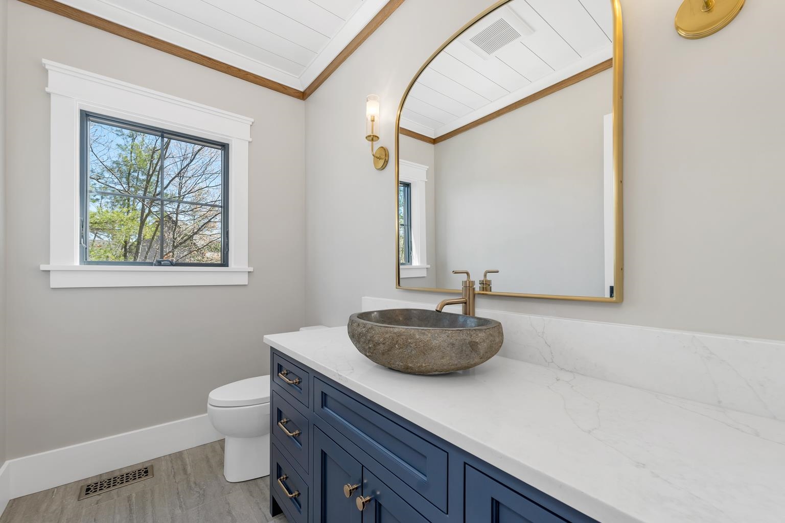 Gilford, New Hampshire, 03249, United States, 5 Bedrooms Bedrooms, ,6 BathroomsBathrooms,Residential,For Sale,1794777