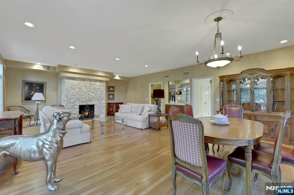 Park Ridge, New Jersey, 07656, United States, 3 Bedrooms Bedrooms, ,5 BathroomsBathrooms,Residential,For Sale,2001843