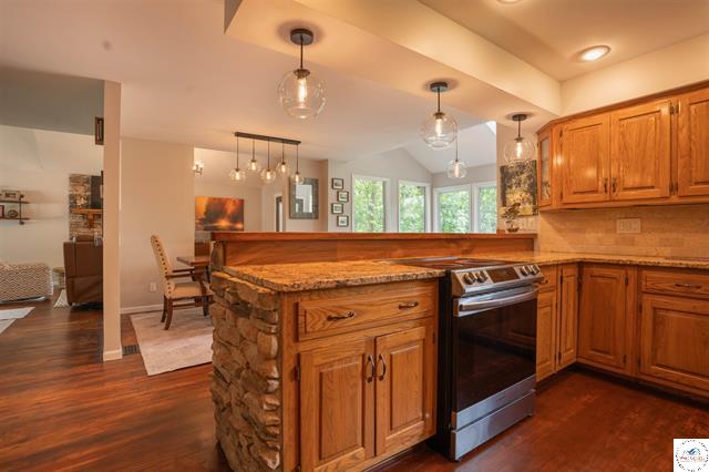 Sedalia, Missouri, 65301, United States, 4 Bedrooms Bedrooms, ,4 BathroomsBathrooms,Residential,For Sale,1911296