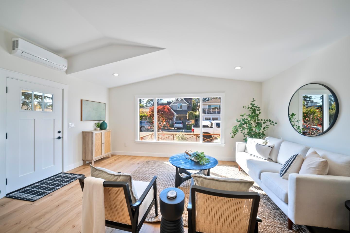 Capitola, California, 95010, United States, 2 Bedrooms Bedrooms, ,1 BathroomBathrooms,Residential,For Sale,1986205