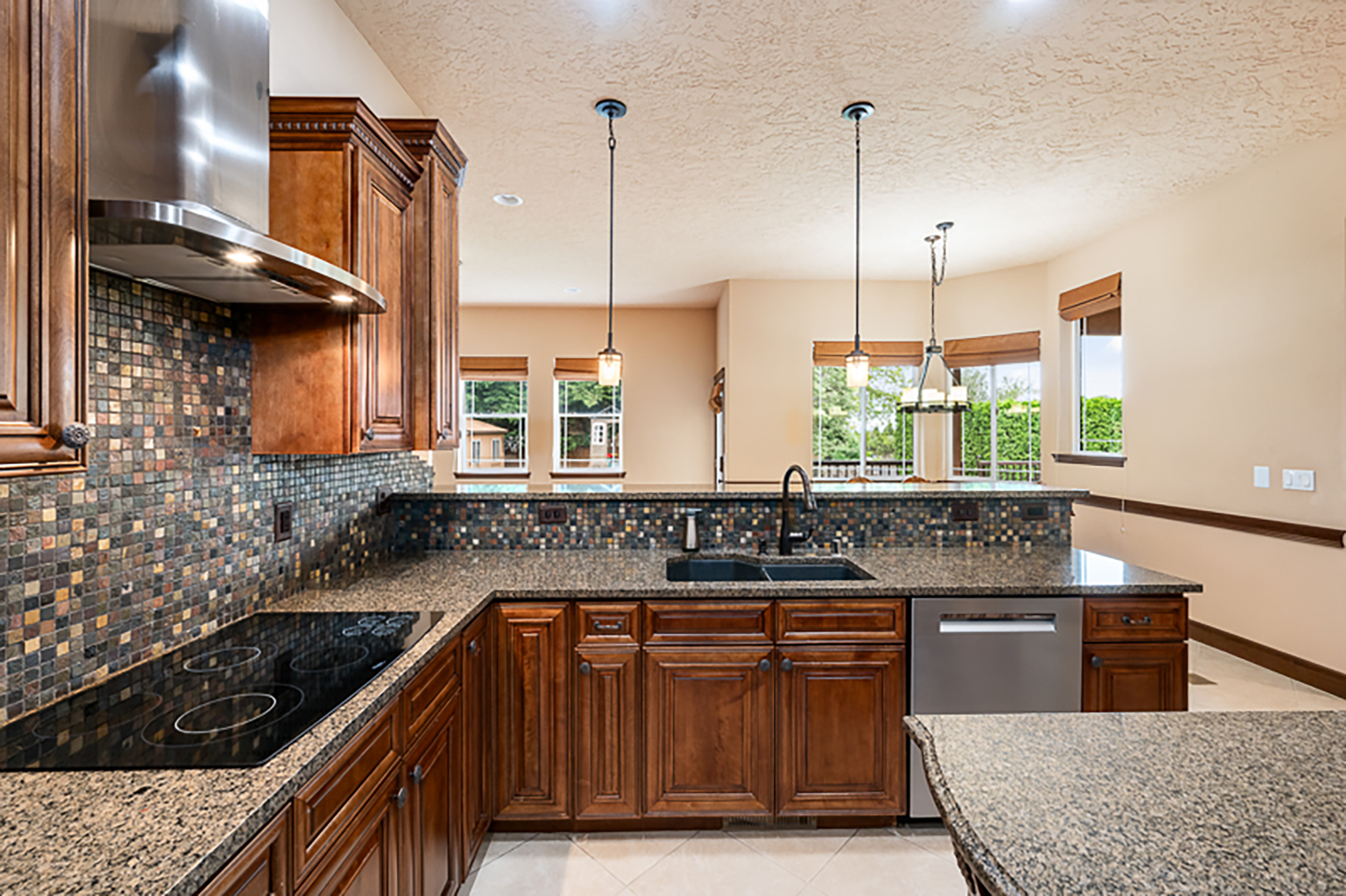  Canyon Lakes Highly Upgraded 1 Story Home - 物件實景