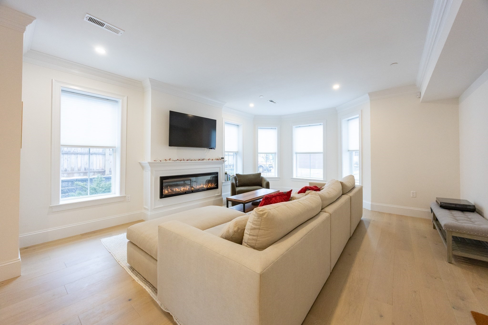 Boston, Massachusetts, 02134, United States, 3 Bedrooms Bedrooms, ,2 BathroomsBathrooms,Residential,For Sale,2034966