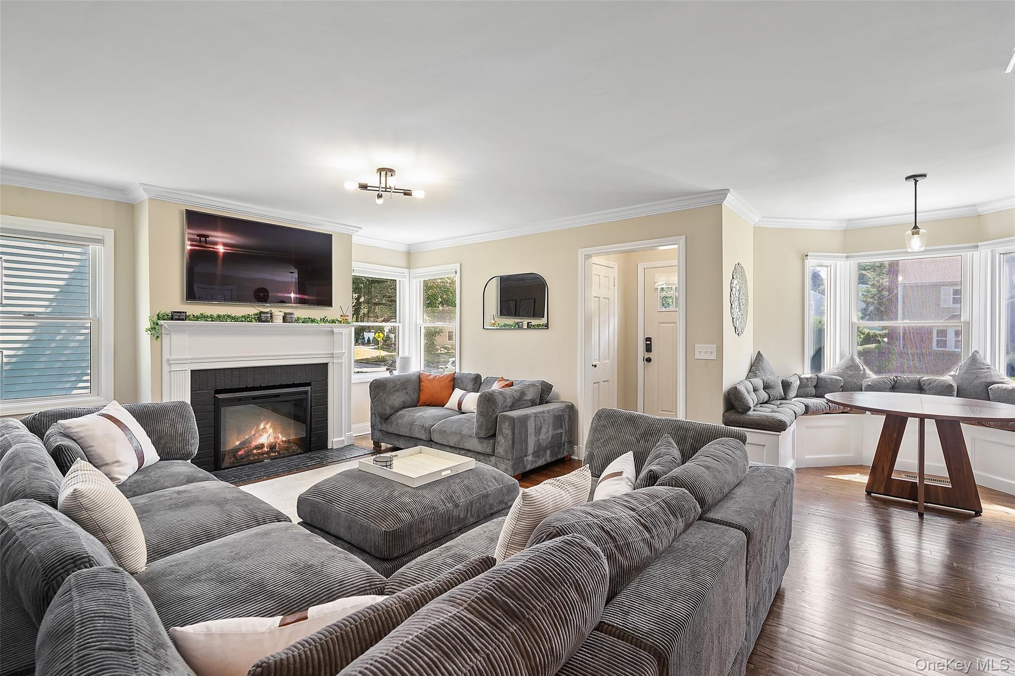 White Plains, New York, 10603, United States, 3 Bedrooms Bedrooms, ,3 BathroomsBathrooms,Residential,For Sale,1933056