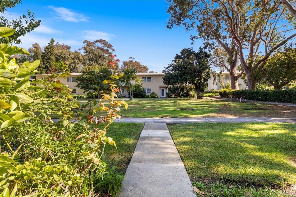 5162 Village Green #96, Los Angeles, California, 90016, United States, 2 Bedrooms Bedrooms, ,1 BathroomBathrooms,Residential,For Sale,5162 Village Green #96,1649469
