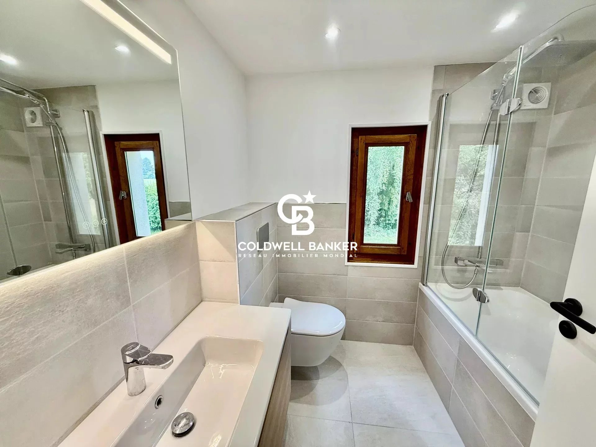 Prévessin-Moëns, Auvergne-Rhône-Alpes, 01280, FR, 4 Bedrooms Bedrooms, ,2 BathroomsBathrooms,Residential,For Sale,1994849