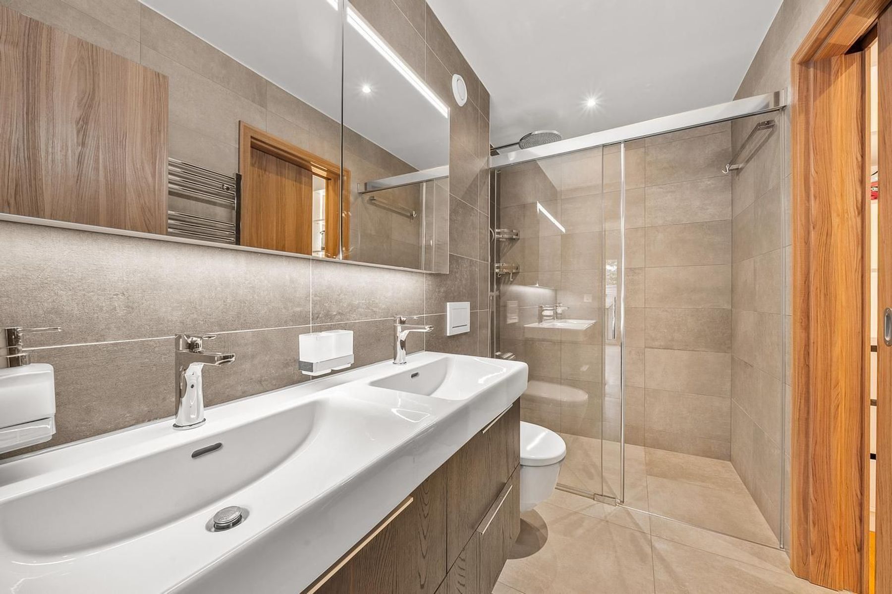  Large, bright 4.5-room apartment with private garden in the heart of Le Brassus - 物件實景
