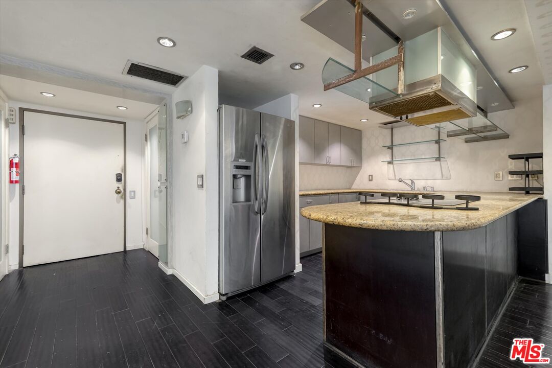 Los Angeles, California, 90024, United States, 2 Bedrooms Bedrooms, ,1 BathroomBathrooms,Residential,For Sale,1939322