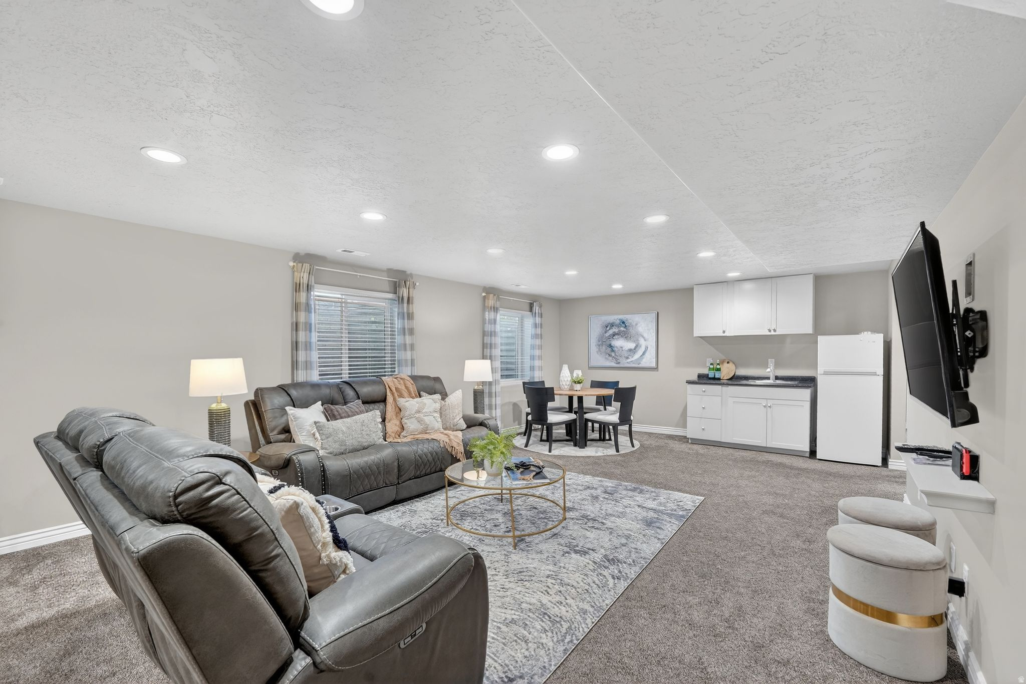 Syracuse, Utah, 84075, United States, 5 Bedrooms Bedrooms, ,3 BathroomsBathrooms,Residential,For Sale,2003414