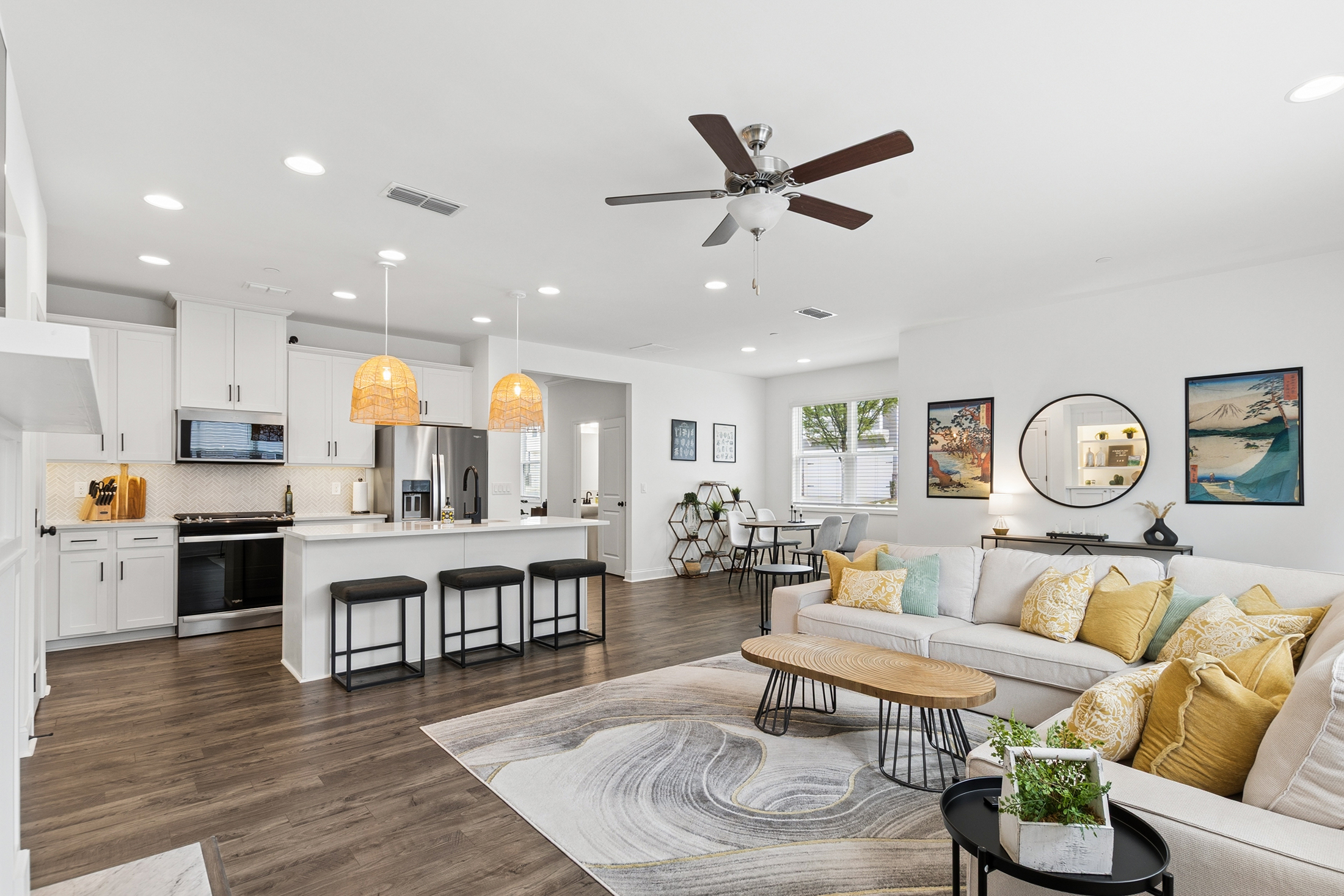  End-Unit, Craftsman Townhome with Custom Upgrades - 物件實景