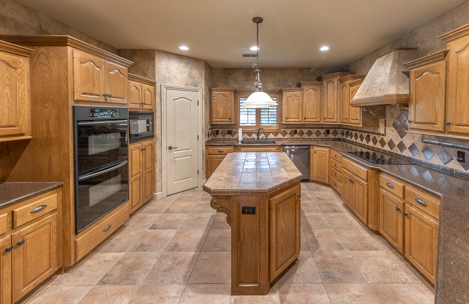 Lubbock, Texas, 79424, United States, 4 Bedrooms Bedrooms, ,3 BathroomsBathrooms,Residential,For Sale,1998502