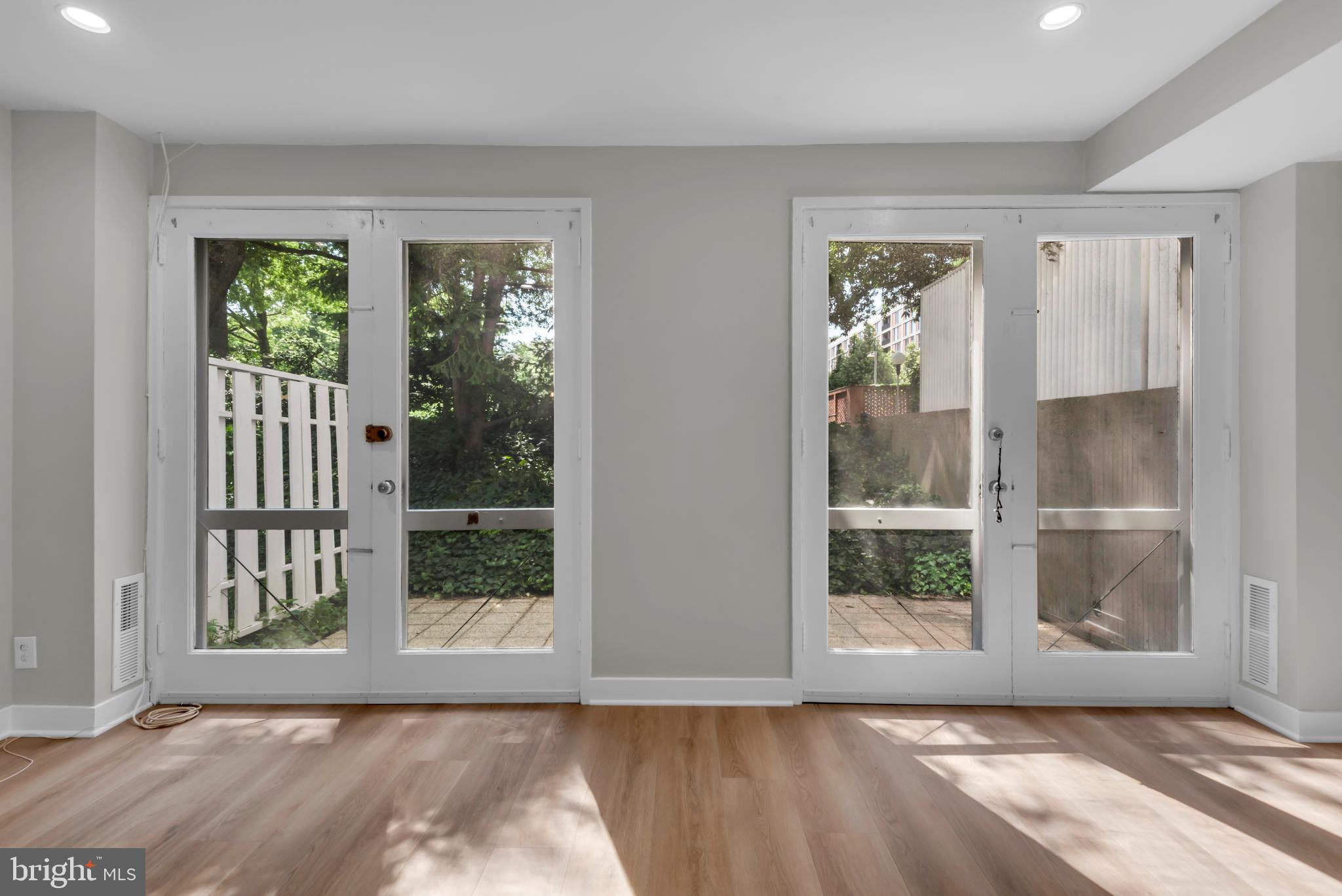 Washington, District of Columbia, 20024, United States, 3 Bedrooms Bedrooms, ,3 BathroomsBathrooms,Residential,For Sale,1943567