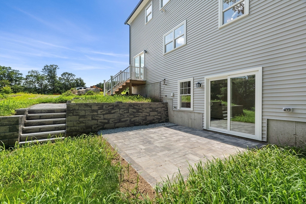 Haverhill, Massachusetts, 01832, United States, 3 Bedrooms Bedrooms, ,4 BathroomsBathrooms,Residential,For Sale,1827330