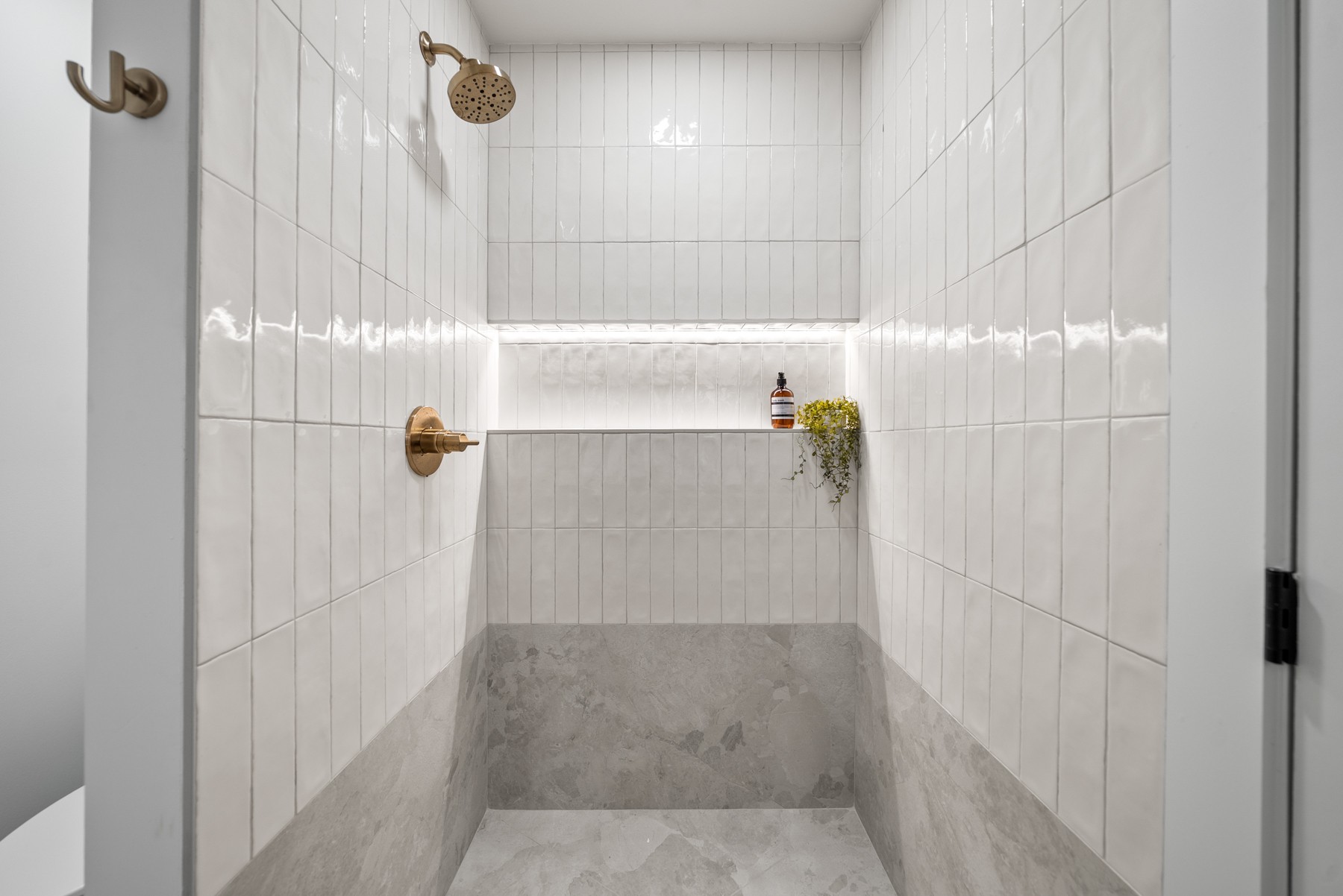 Nashville, Tennessee, 37209, United States, 4 Bedrooms Bedrooms, ,3 BathroomsBathrooms,Residential,For Sale,1999048