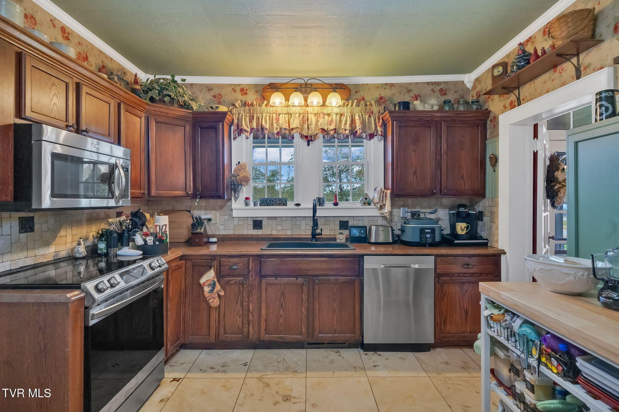 Roan Mountain, Tennessee, 37687, United States, 4 Bedrooms Bedrooms, ,2 BathroomsBathrooms,Residential,For Sale,2010992
