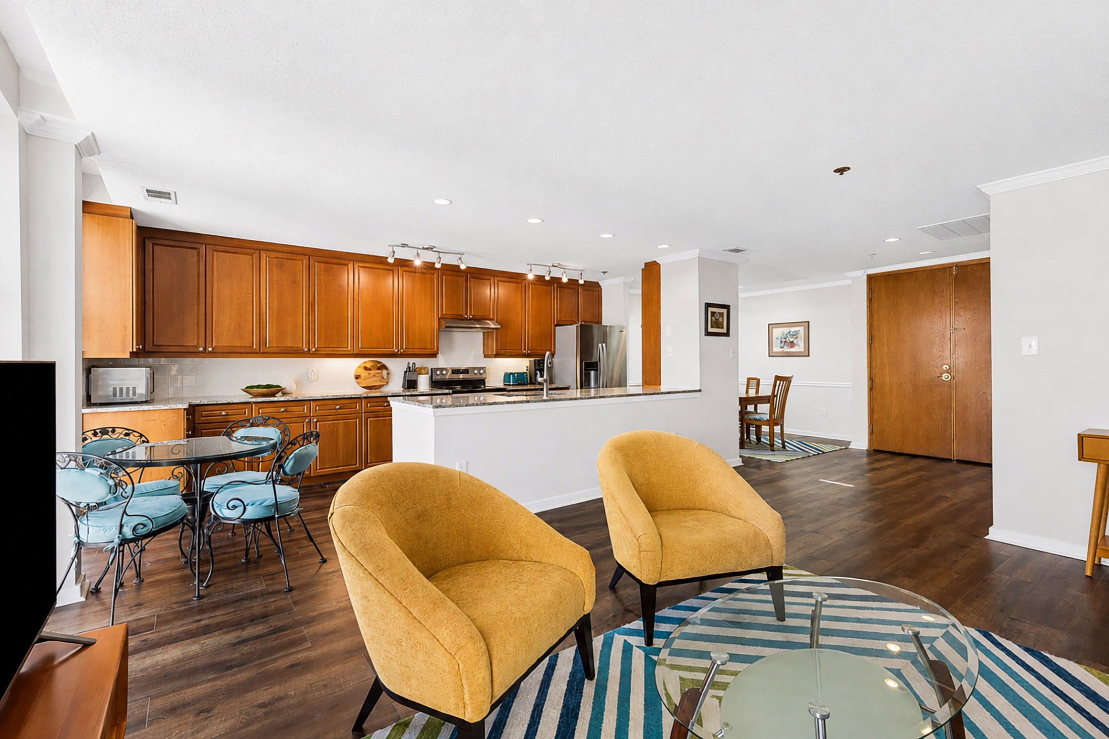  Top Floor Living, Sweeping City Views and Midtown at Your Doorstep - 物件實景