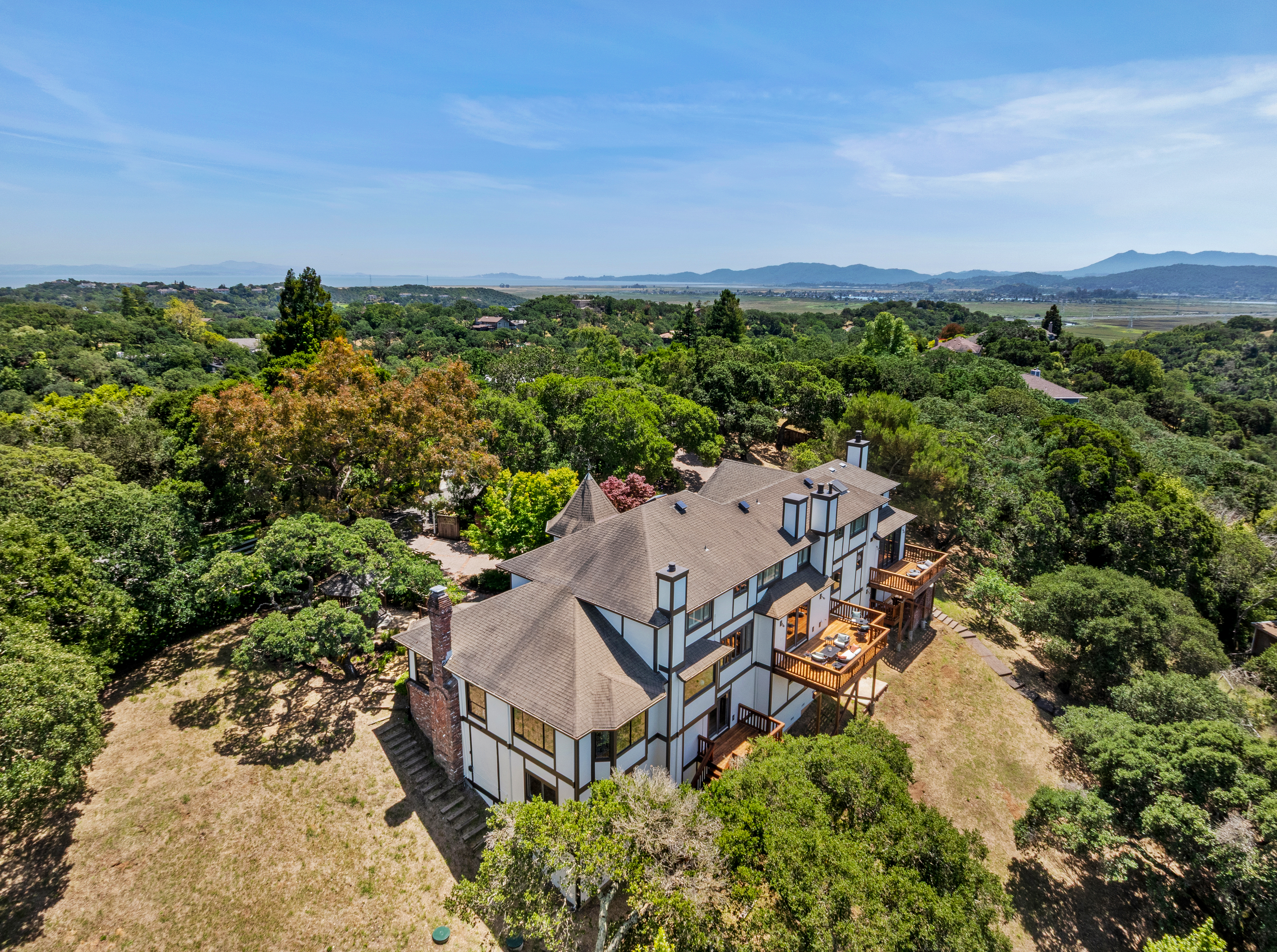  Grand Estate in Novato’s Prestigious Gated Lockton Lane - 物件實景